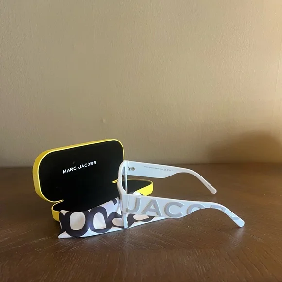 MARC JACOBS Sunglasses MJ693S-HYMIC-55  Shades White NEW With Case/Wipe - Picture 3 of 10